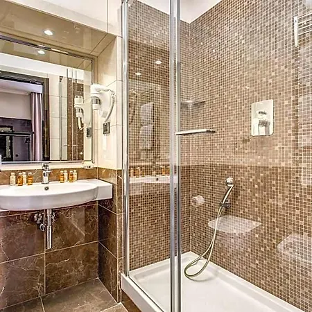 Relais De La Poste Szálloda 3*